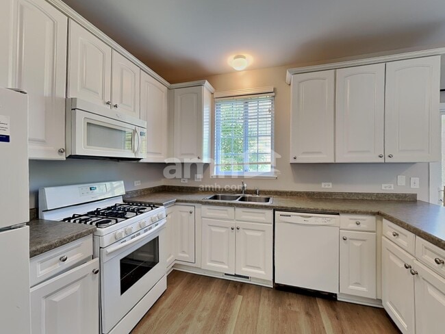 Building Photo - 312 Evergreen Cir