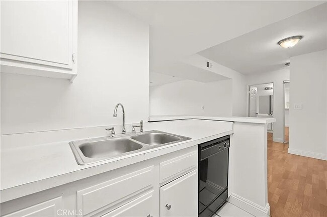 Building Photo - 278 N Wilshire Ave