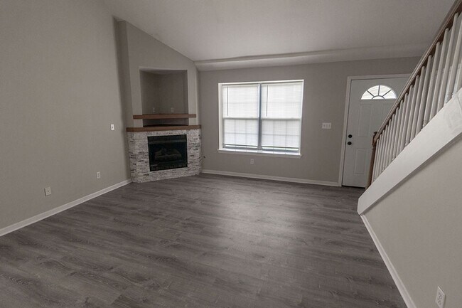 Building Photo - 3306-3308 Dove Dr