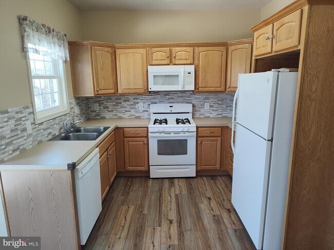 Building Photo - 1311 Monarch St