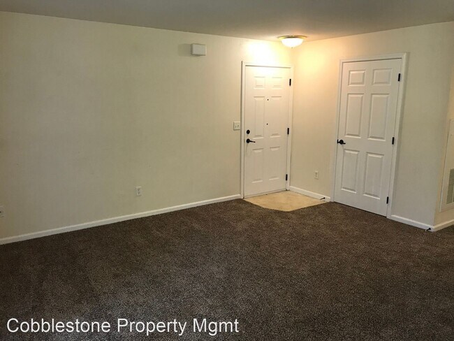 Building Photo - 10046 W Garverdale Ln