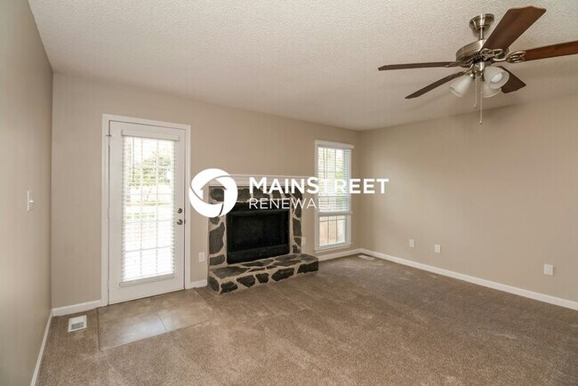 Building Photo - 3 Bedroom Pet-Friendly Home in Hampton, GA with Main Street Renewal