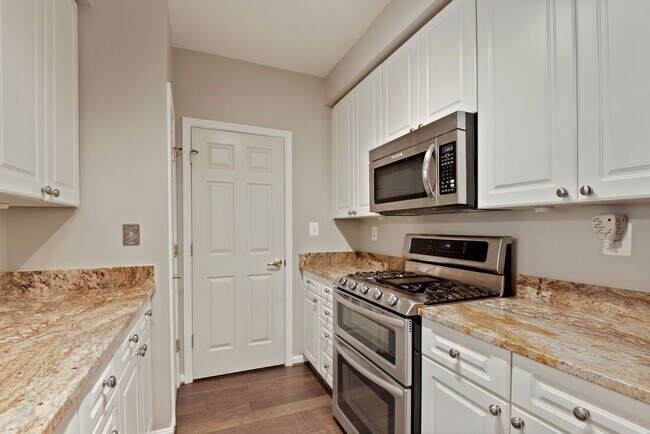 Building Photo - Beautiful 2bed/2bath at Camerson Station