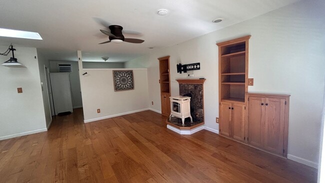 Building Photo - 3252 - Bowlus