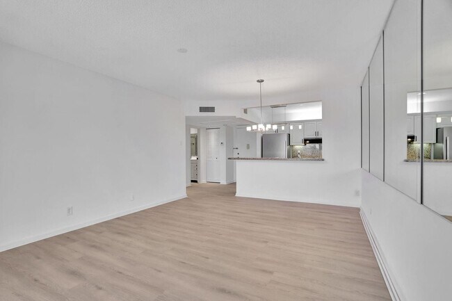 Foto del edificio - 257 South Cypress Road Apt #439, Pompano B...