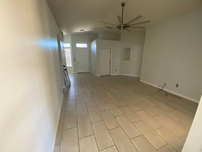 Building Photo - Cozy Home for rent in Hanford