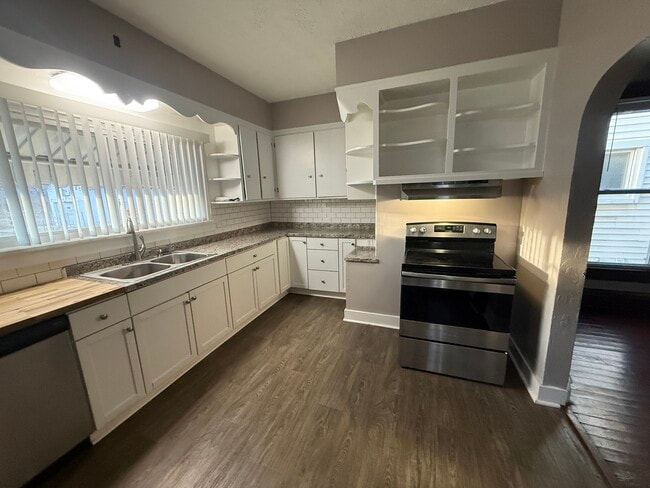 Foto del edificio - 429 Maple Ave