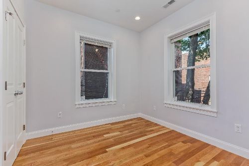 Foto del edificio - 721 Parker St