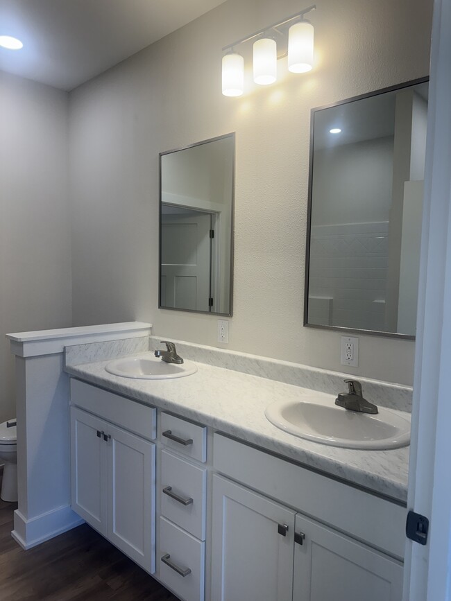 Building Photo - 1101 Emerald Cove Dr