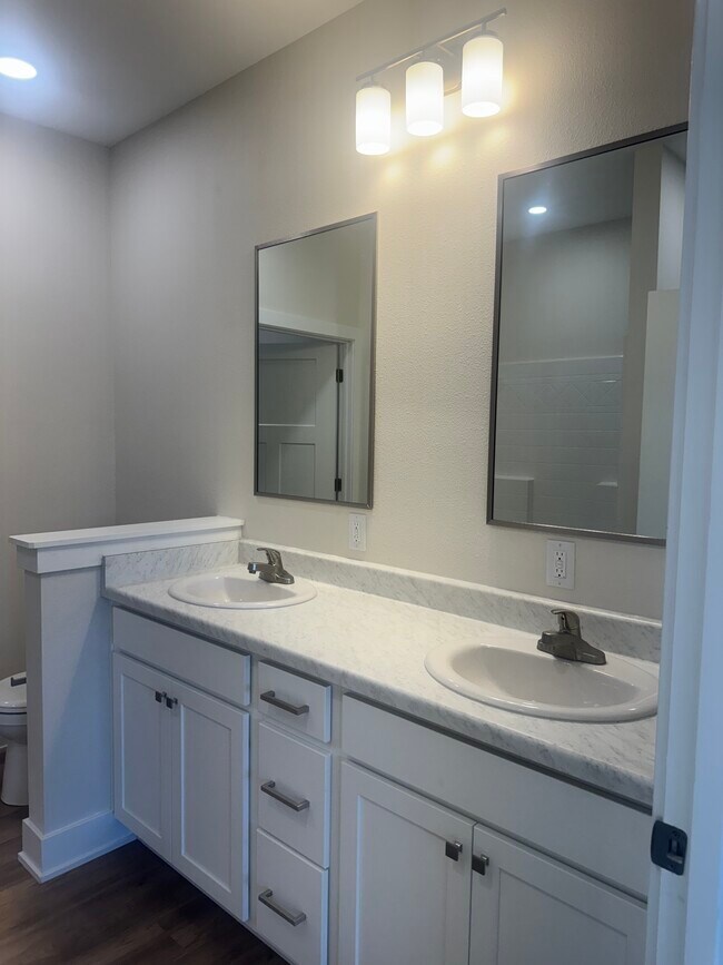 Foto del edificio - 1101 Emerald Cove Dr