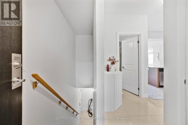 Building Photo - 275-275 Roxton Rd