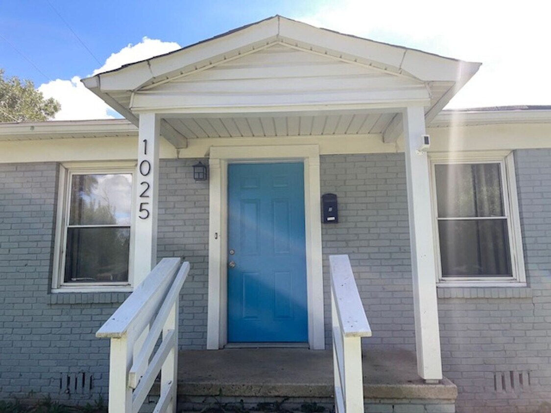 Coming Soon! 2 Bedroom Unit! - Coming Soon! 2 Bedroom Unit!