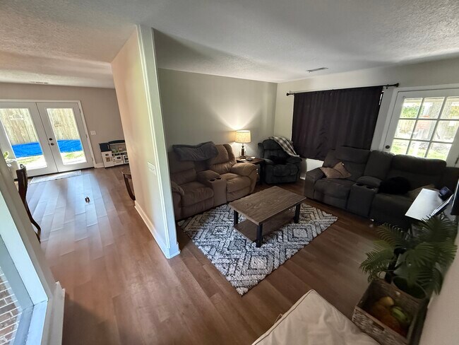Foto del edificio - 117 Crossbrook Dr
