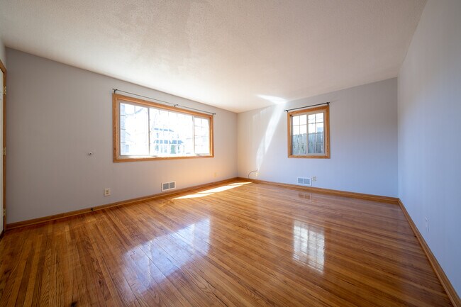Foto del edificio - 3821 Clinton Ave