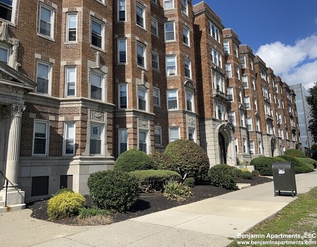 Building Photo - 1162 Boylston St
