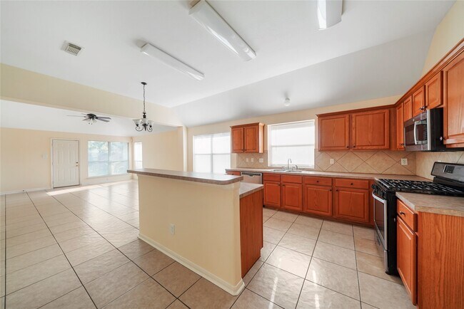 Building Photo - 20410 Pomegranate Ln