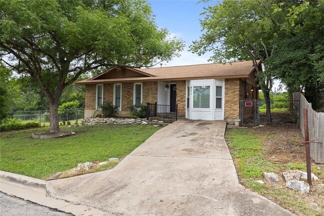 Building Photo - 601 Rucker St