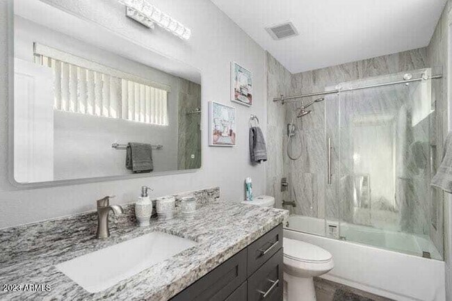 Foto del edificio - 4740 N 10th St