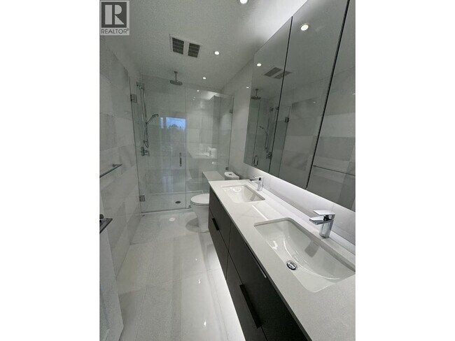 Photo du bâtiment - 6138 Birney Ave