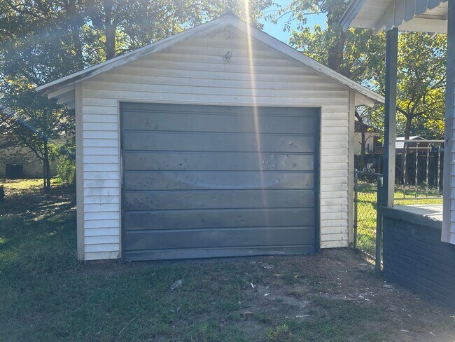 Foto del edificio - 816 W 42nd St