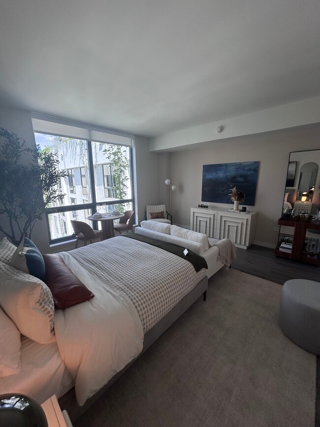 Building Photo - 1940 NW 2nd Ct