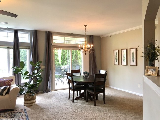 Building Photo - Immaculate and Spacious Rivers Breeze Condo!
