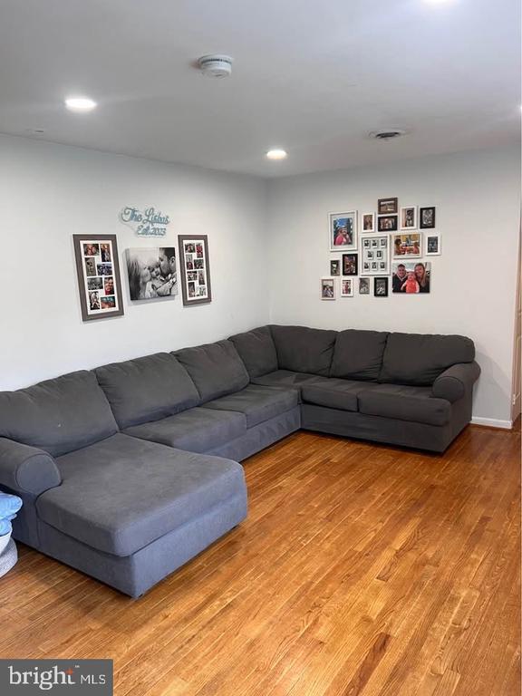 Foto del edificio - 6122 Rolling View Dr