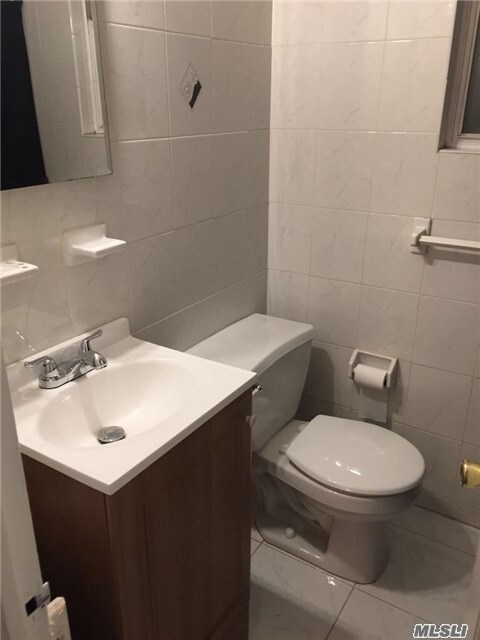 Foto del edificio - 76-03 Commonwealth Blvd