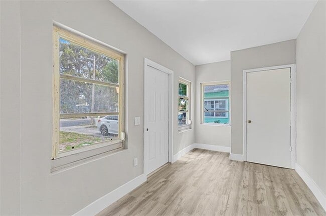 Building Photo - 634 37th St