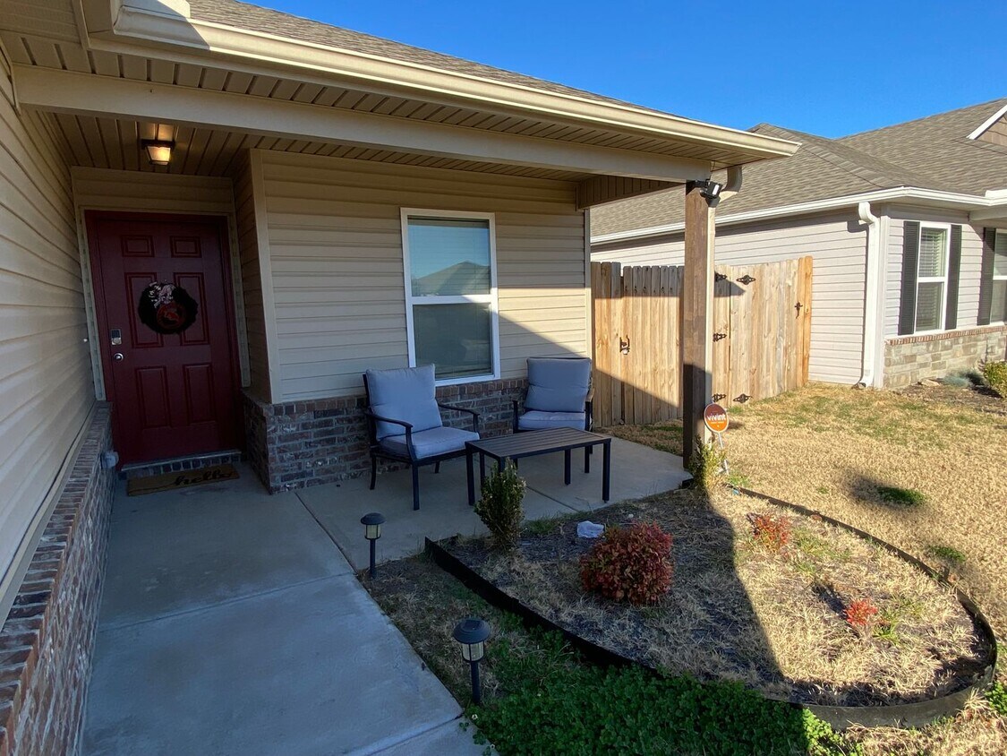 Building Photo - Practically New 3 Bedroom Home in Fayettev...