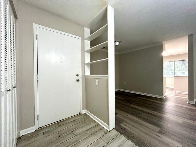 Foto del edificio - 4806 Spring Lake Dr