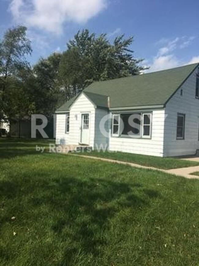 Building Photo - 161 90th Ln NE