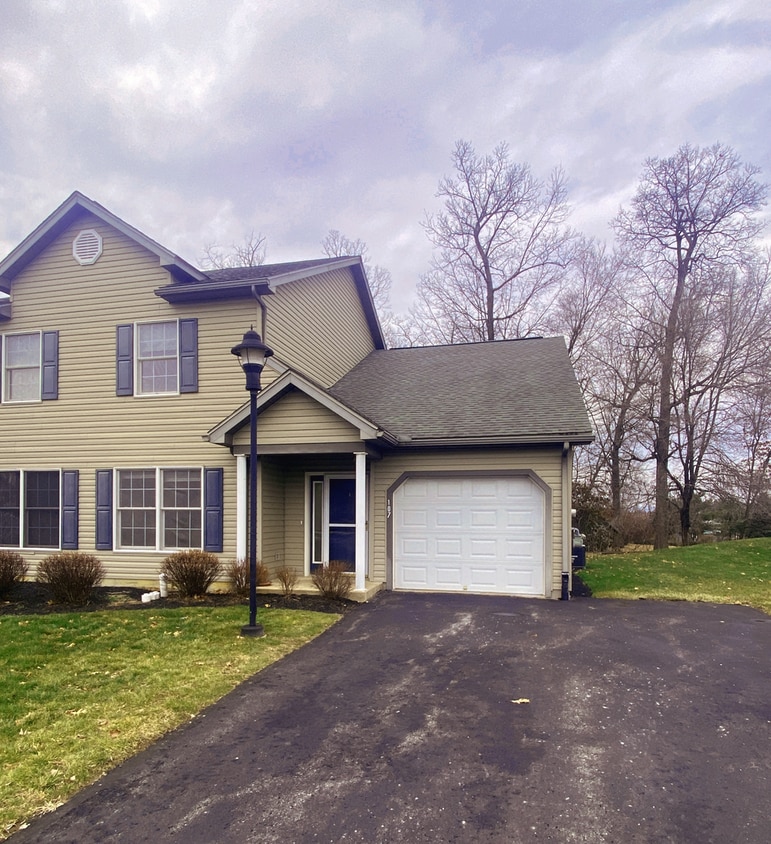 Primary Photo - Beautiful 3 Bedroom, 2 1/2 Bath Townhome