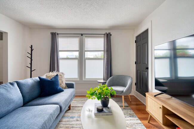 Foto del edificio - 2114 E Burnside St