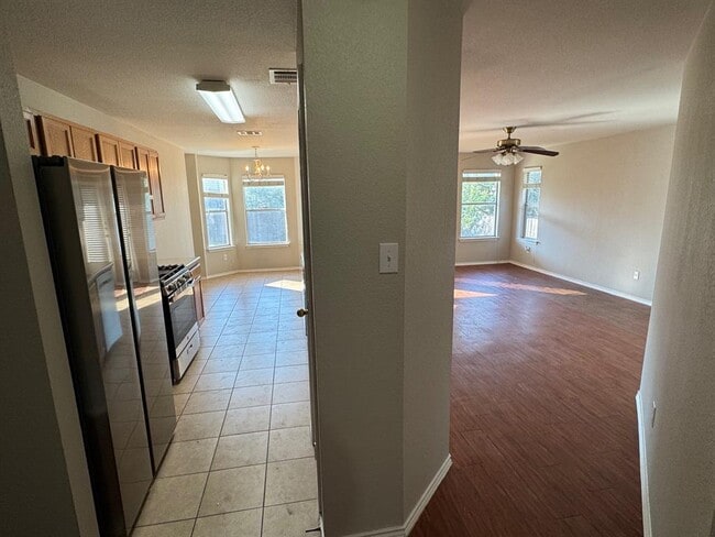 Building Photo - 423 Paddington Dr
