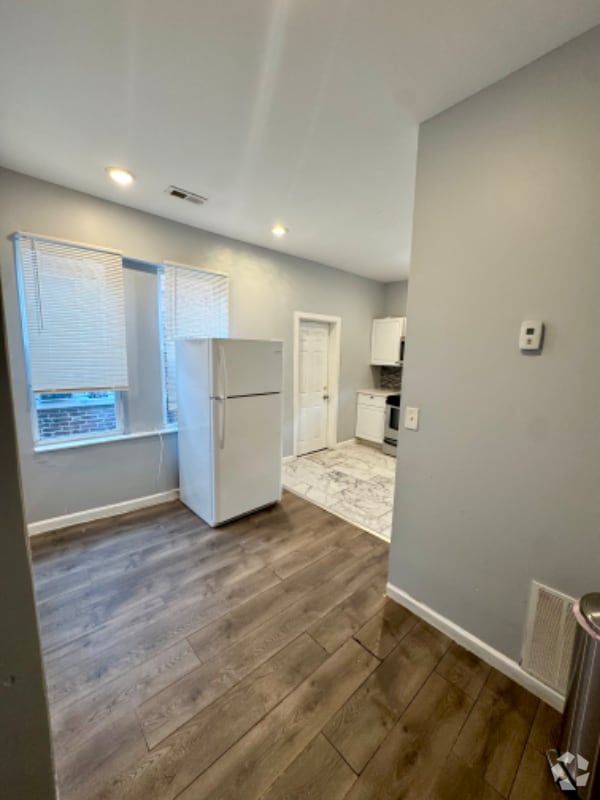 Building Photo - 721 S 56th St