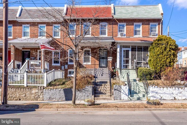 Building Photo - 813 Ingraham St NW