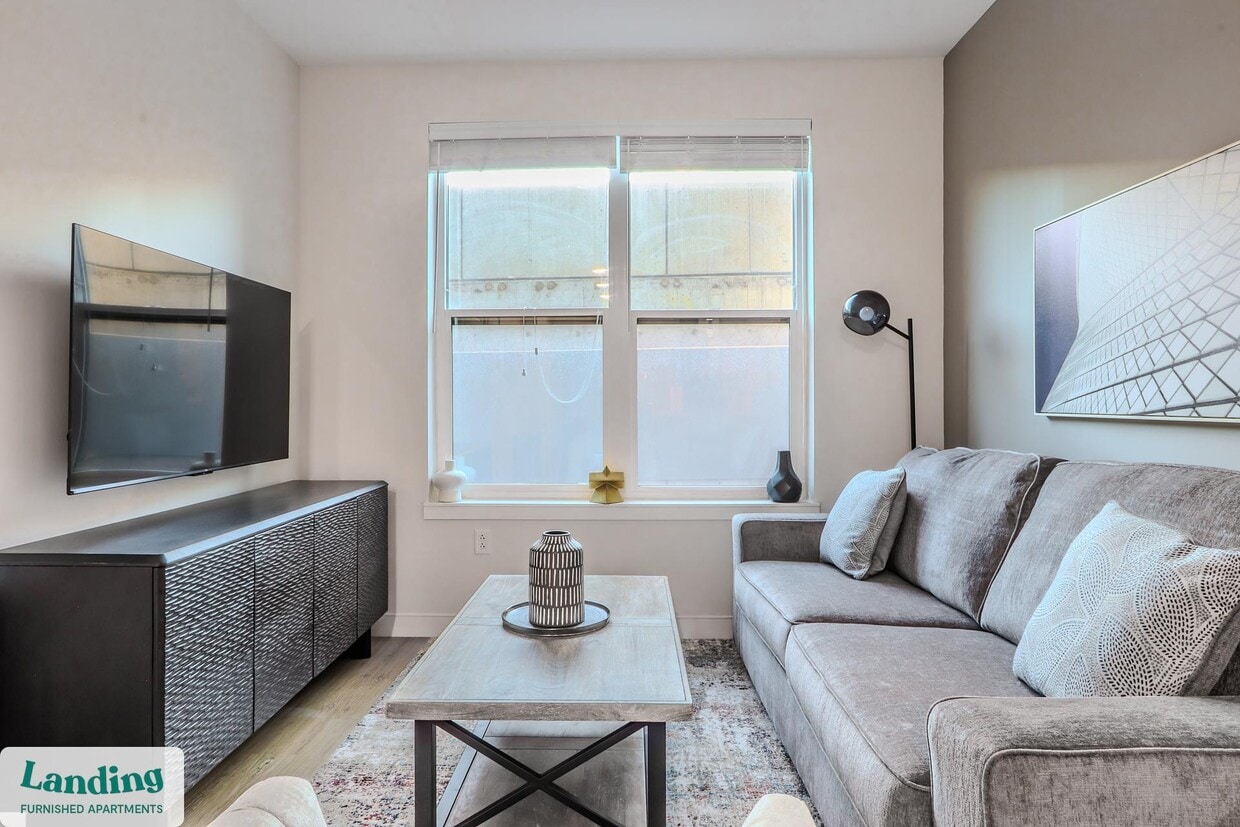 Primary Photo - 210 E Green St