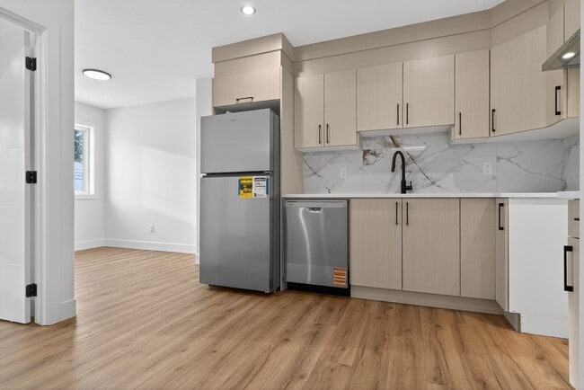 Building Photo - 8719-87177 77 Ave NW