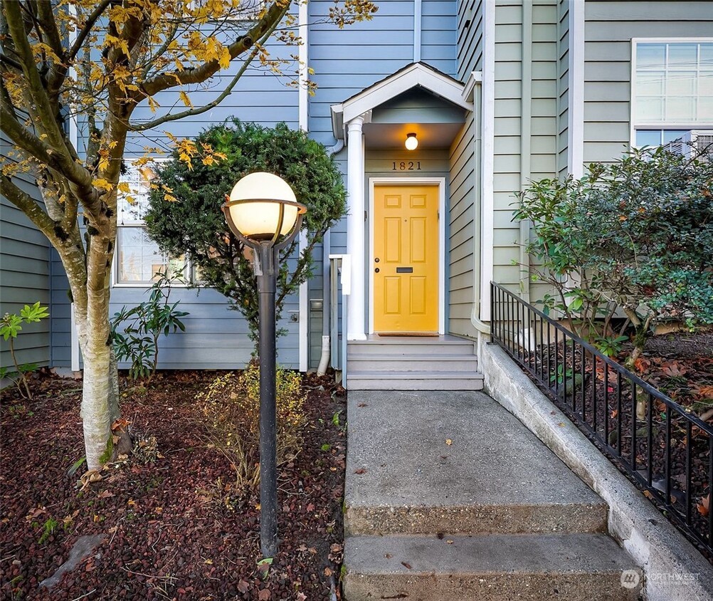 Primary Photo - 2 Bedroom Townhouse Capitol Hill\Central D...