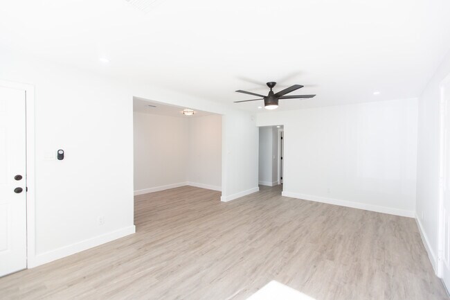 Building Photo - 1002 E Turney Ave