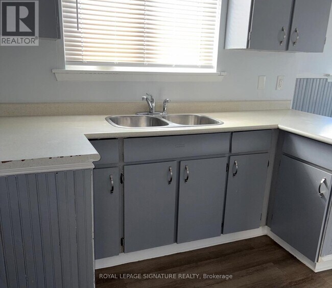 Building Photo - 7 Limevale Crescent