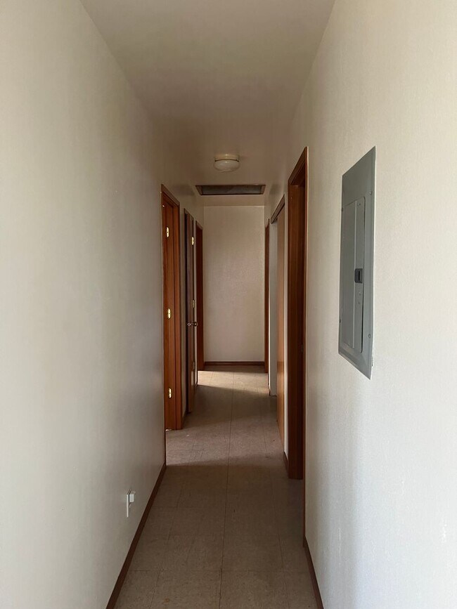 Building Photo - Single Family 3 bedroom 2 bath home