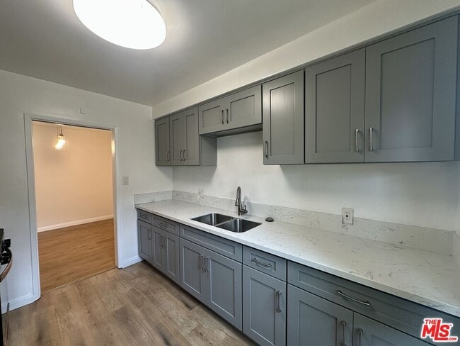 Foto del edificio - 1114 S Sherbourne Dr