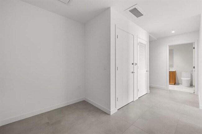 Building Photo - 1400 Biscayne Blvd