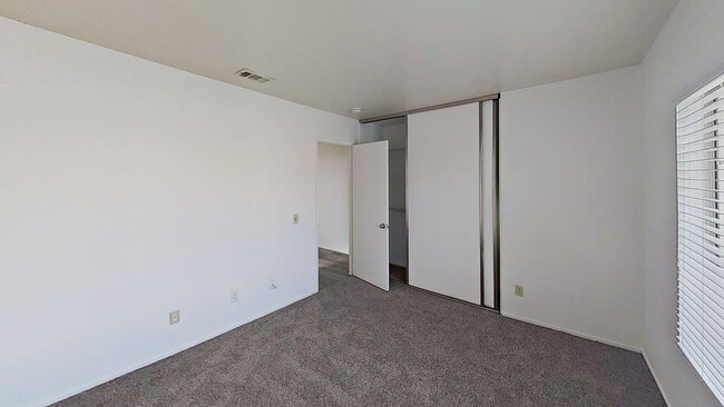 Building Photo - 11867 Venetian Dr