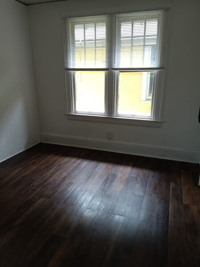 Foto del edificio - 1552 Lewis St