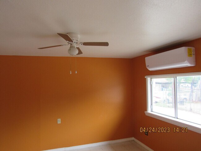 Foto del edificio - 1217 S Zapata Hwy