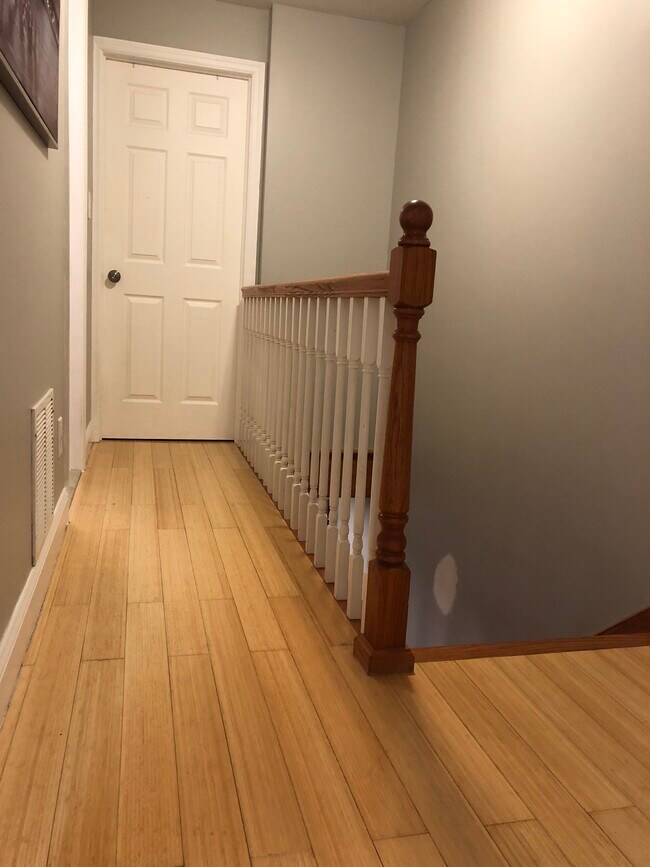 Pasillo de arriba - 524 Dudley St