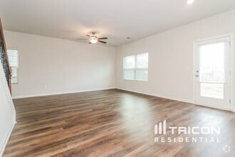 Building Photo - 2848 McKenzie Dr